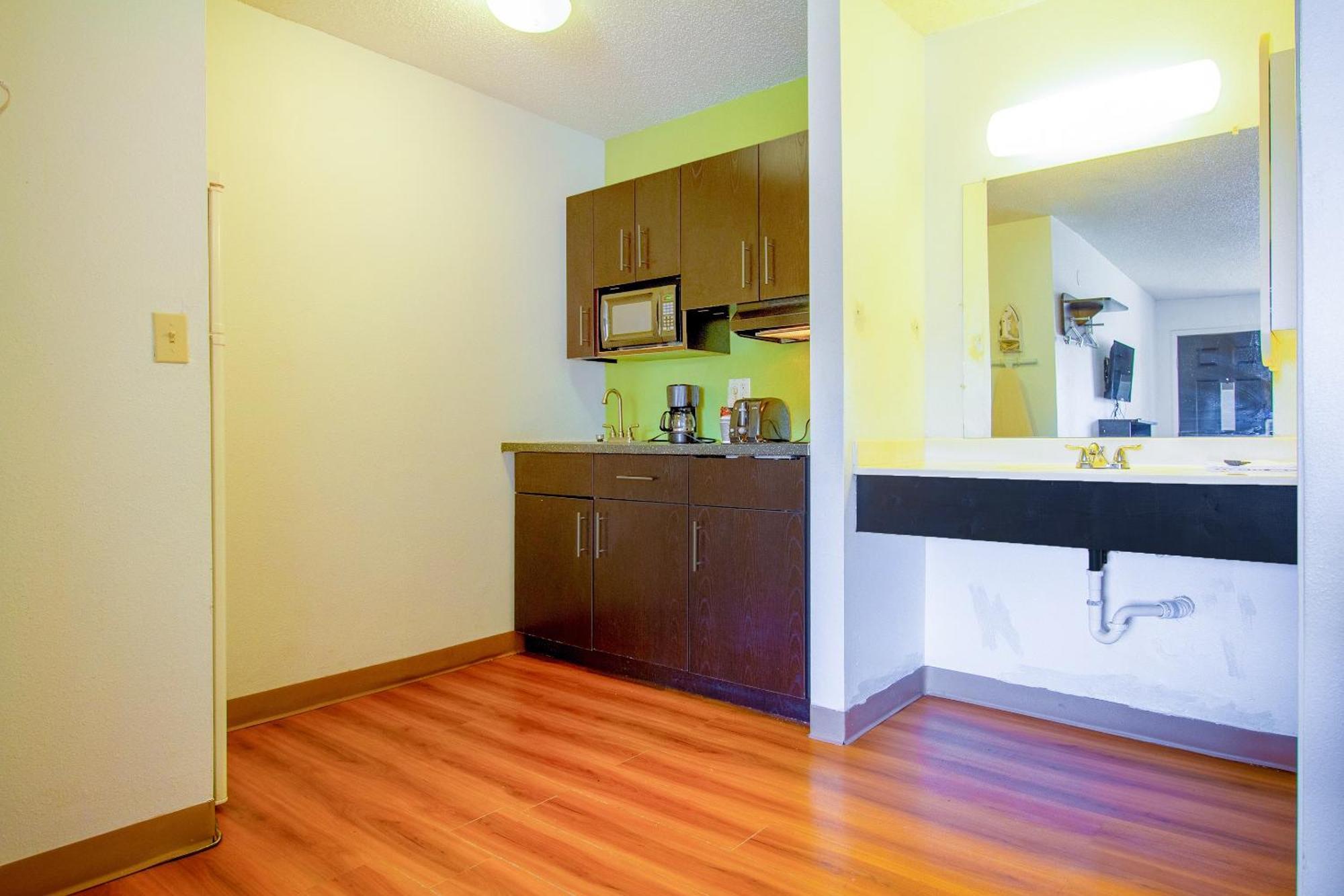 Studio Inn Extended Stay Oklahoma City Airport By Oyo Exterior foto