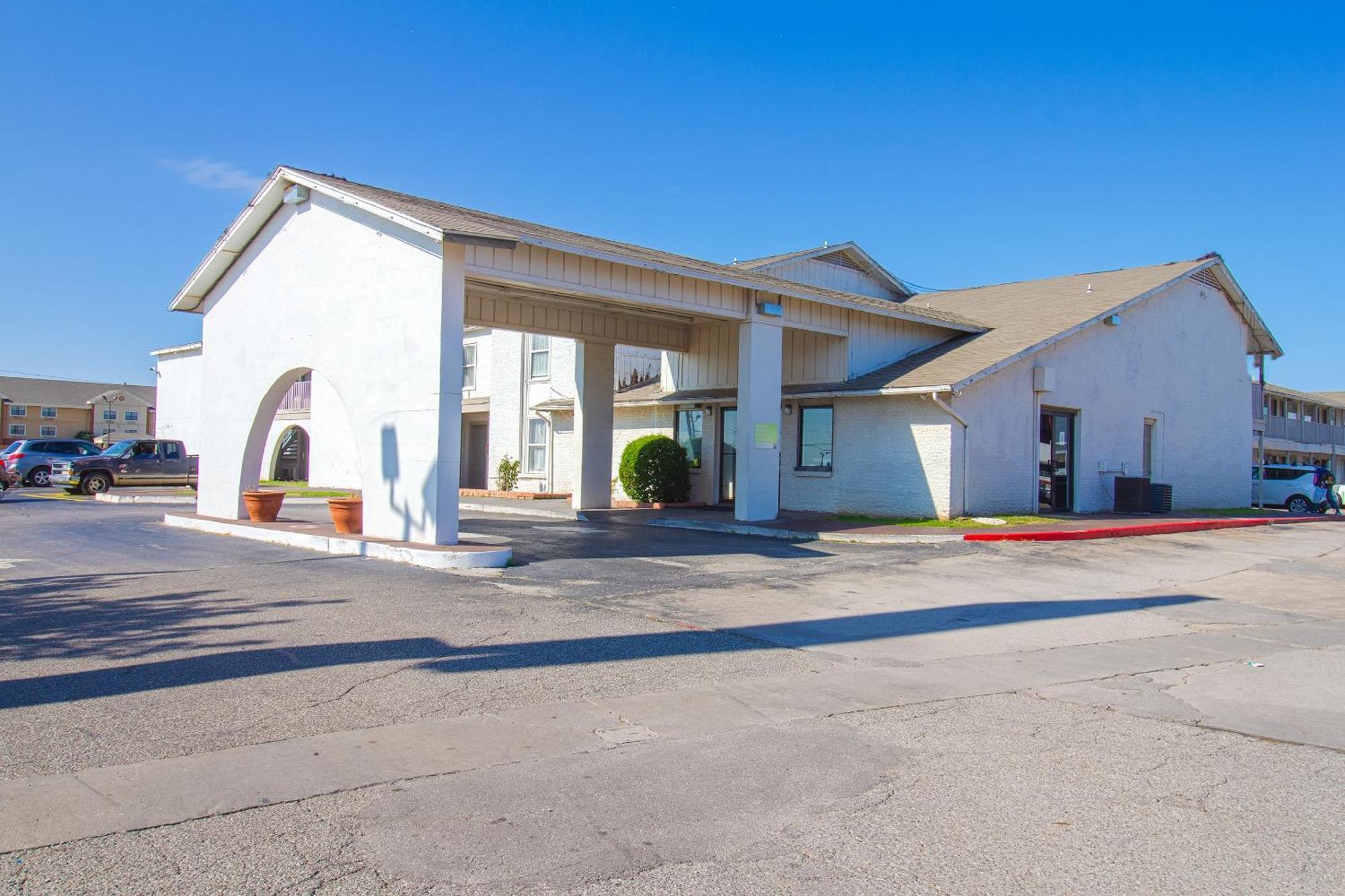 Studio Inn Extended Stay Oklahoma City Airport By Oyo Exterior foto